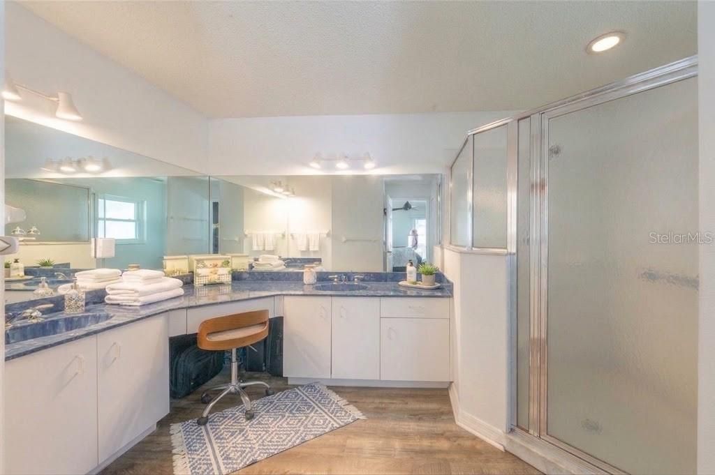 На продажу: $325,000 (3 спален, 2 ванн, 1987 Квадратных фут)