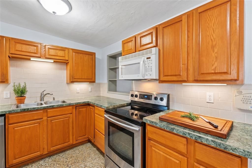 На продажу: $319,000 (3 спален, 2 ванн, 1240 Квадратных фут)