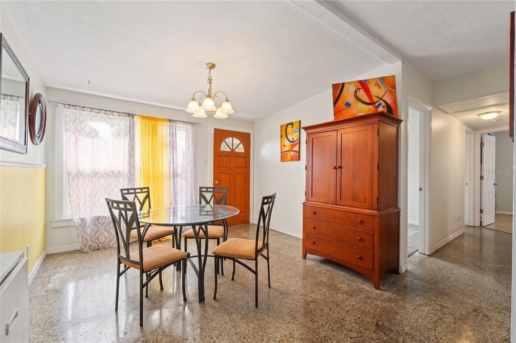 На продажу: $319,000 (3 спален, 2 ванн, 1240 Квадратных фут)
