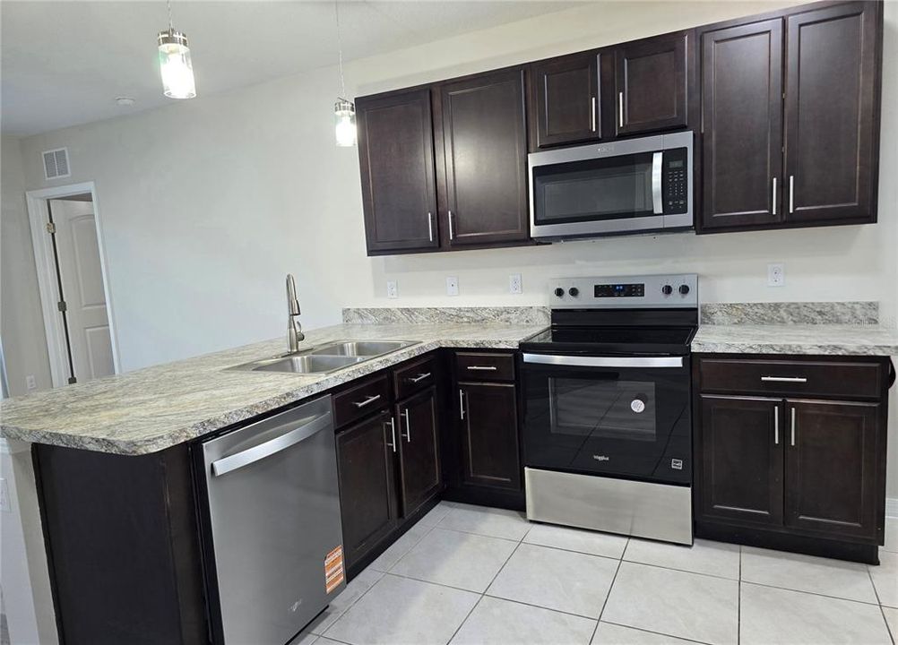 For Rent: $1,850 (3 beds, 2 baths, 1405 Square Feet)