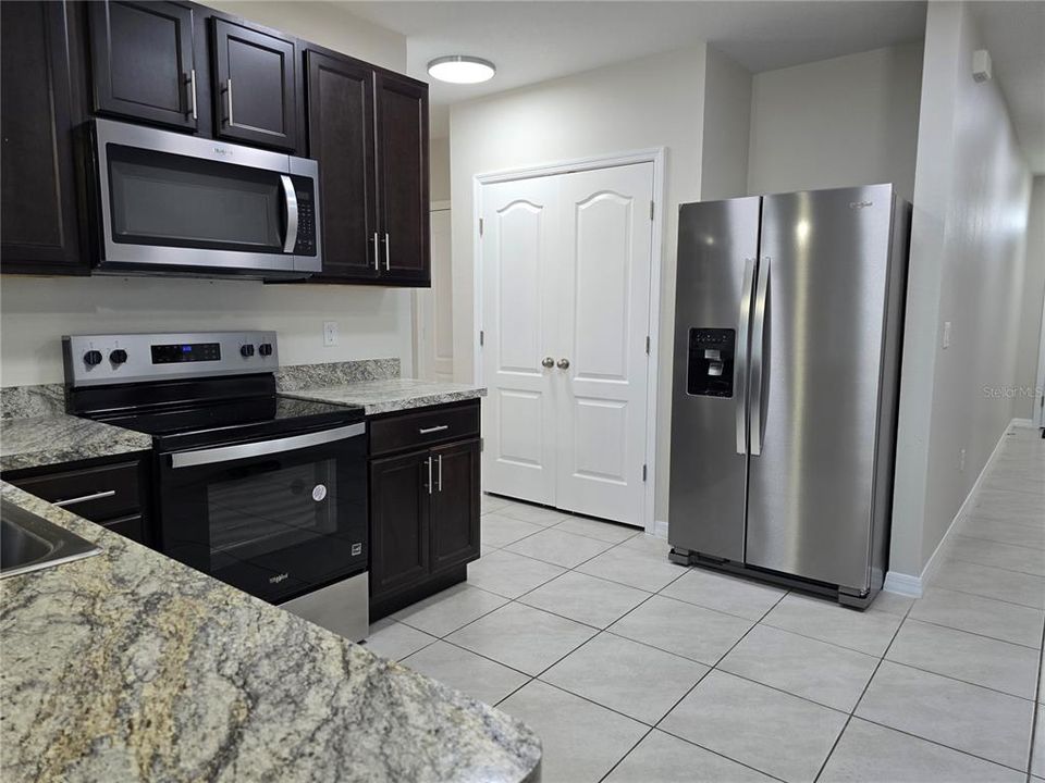 For Rent: $1,850 (3 beds, 2 baths, 1405 Square Feet)
