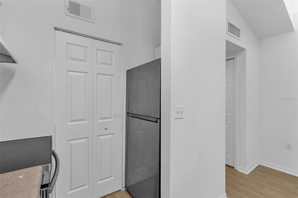 For Rent: $1,370 (1 beds, 1 baths, 650 Square Feet)