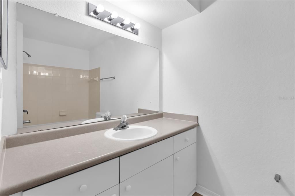 For Rent: $1,370 (1 beds, 1 baths, 650 Square Feet)