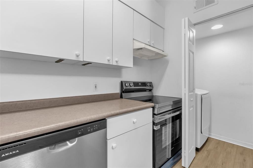 For Rent: $1,370 (1 beds, 1 baths, 650 Square Feet)