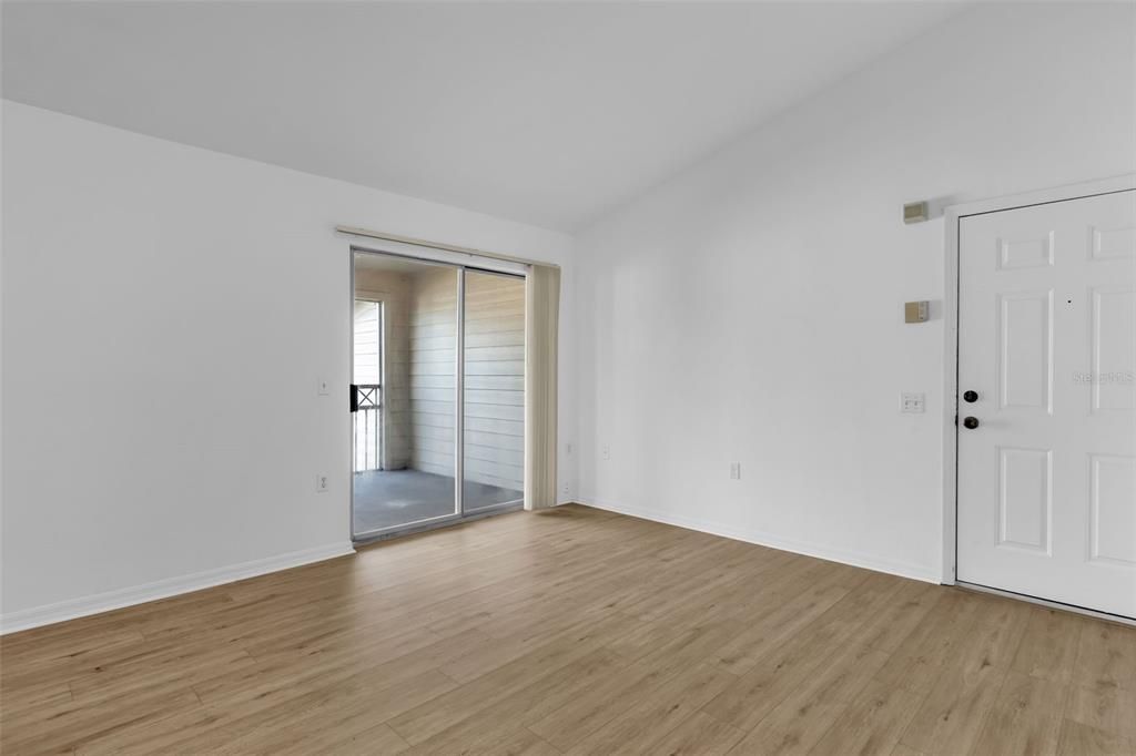 For Rent: $1,370 (1 beds, 1 baths, 650 Square Feet)