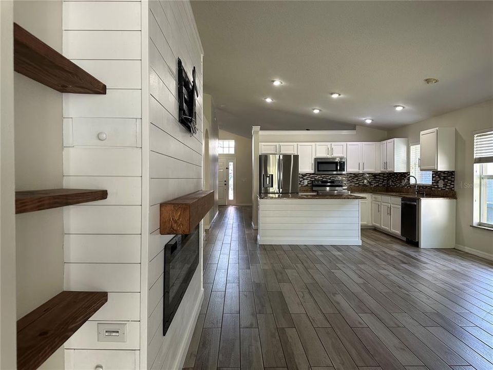 For Rent: $2,600 (4 beds, 2 baths, 1990 Square Feet)