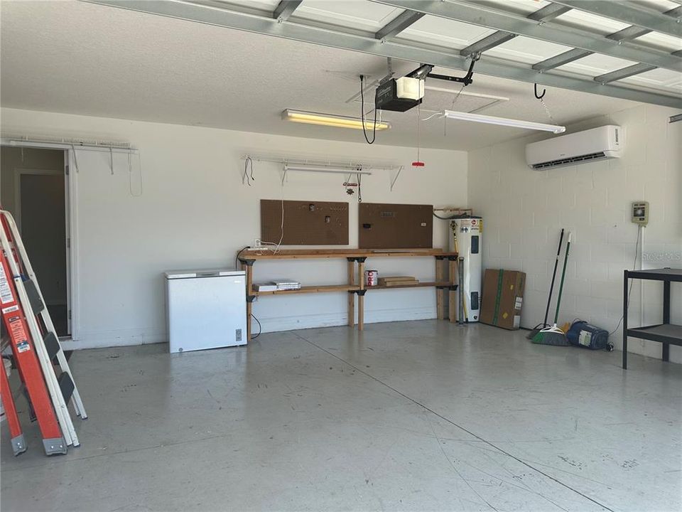 For Rent: $2,600 (4 beds, 2 baths, 1990 Square Feet)