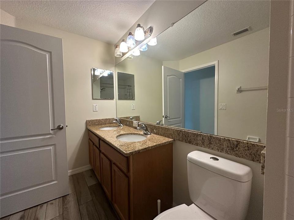 For Rent: $2,600 (4 beds, 2 baths, 1990 Square Feet)