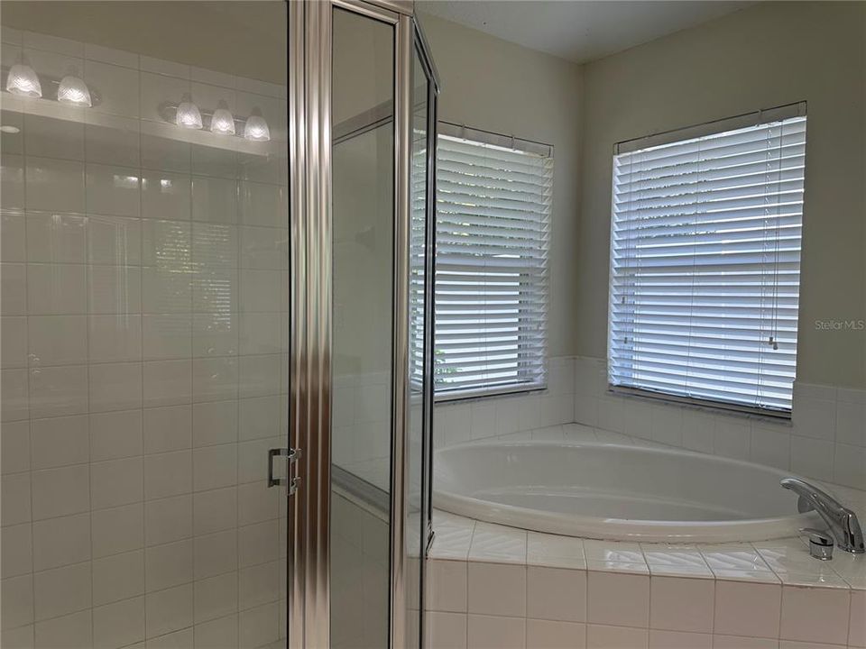 For Rent: $2,600 (4 beds, 2 baths, 1990 Square Feet)