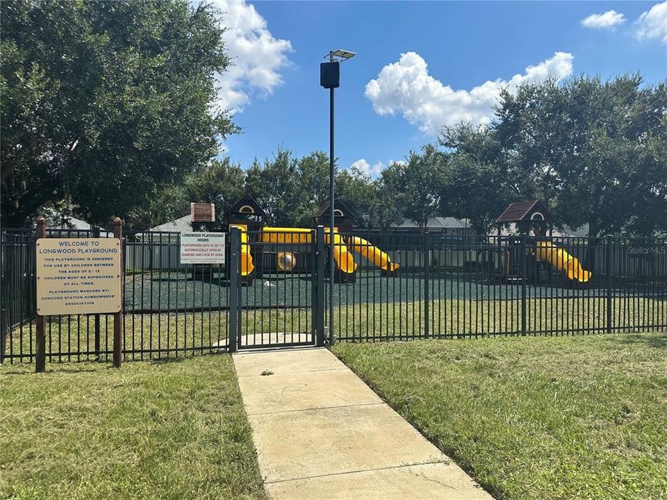 For Rent: $2,600 (4 beds, 2 baths, 1990 Square Feet)