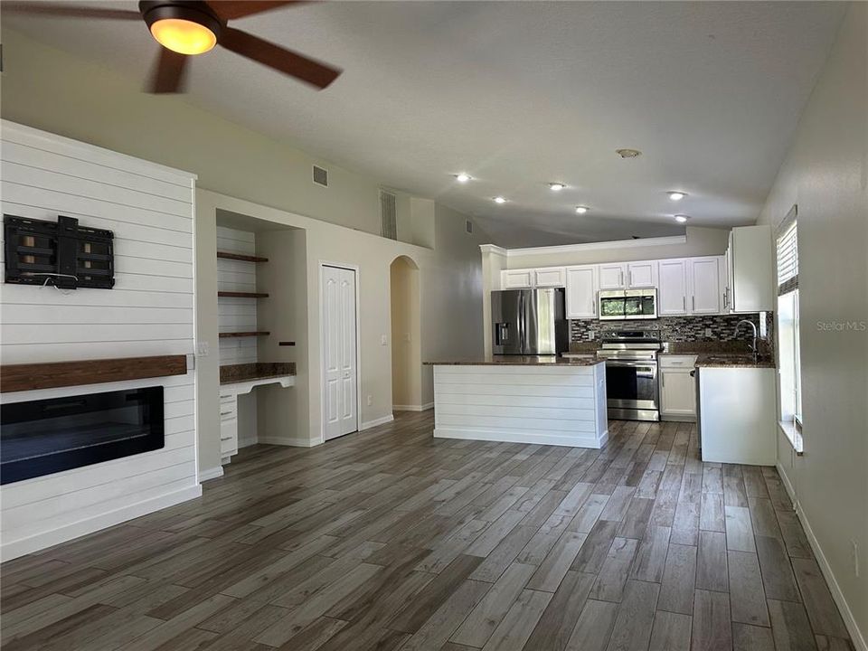 For Rent: $2,600 (4 beds, 2 baths, 1990 Square Feet)