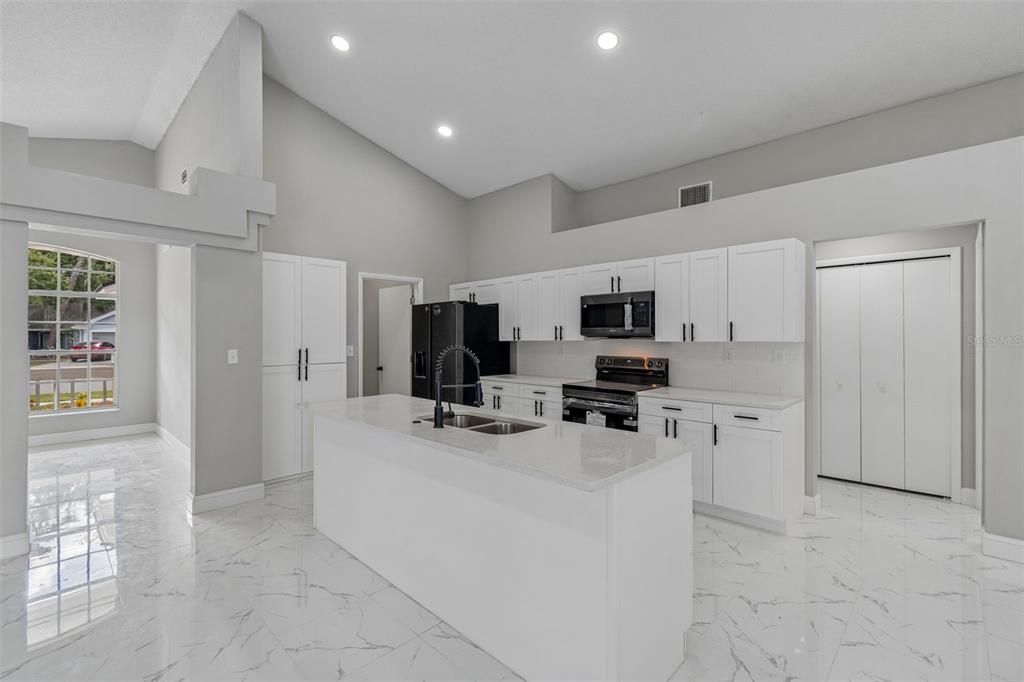 En Venta: $409,000 (3 camas, 2 baños, 1809 Pies cuadrados)