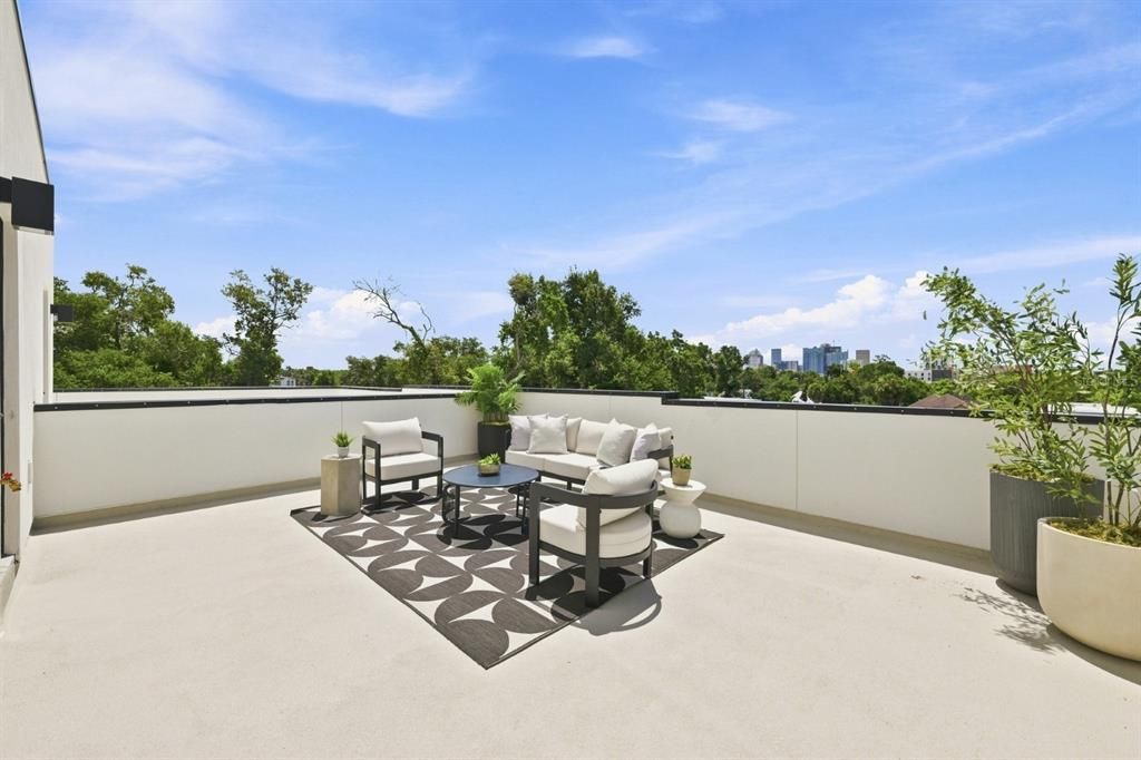 En Venta: $899,000 (3 camas, 3 baños, 2377 Pies cuadrados)