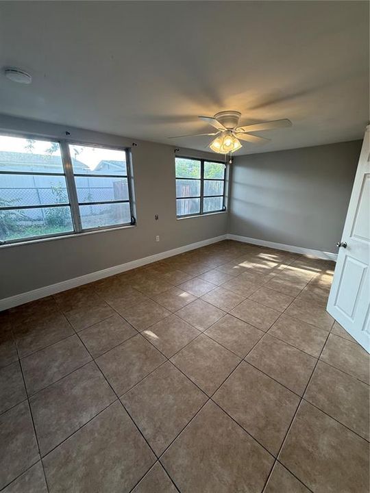 For Rent: $1,800 (3 beds, 1 baths, 1250 Square Feet)