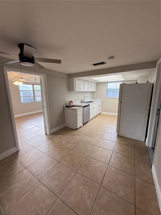 For Rent: $1,800 (3 beds, 1 baths, 1250 Square Feet)