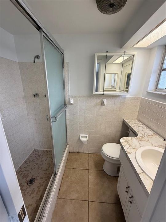 For Rent: $1,800 (3 beds, 1 baths, 1250 Square Feet)