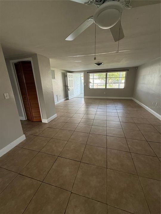 For Rent: $1,800 (3 beds, 1 baths, 1250 Square Feet)
