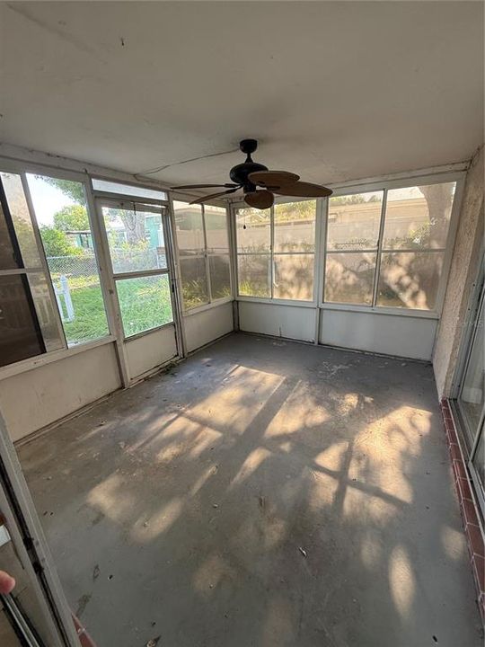 For Rent: $1,800 (3 beds, 1 baths, 1250 Square Feet)
