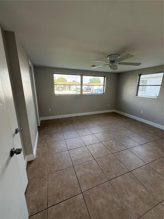 For Rent: $1,800 (3 beds, 1 baths, 1250 Square Feet)