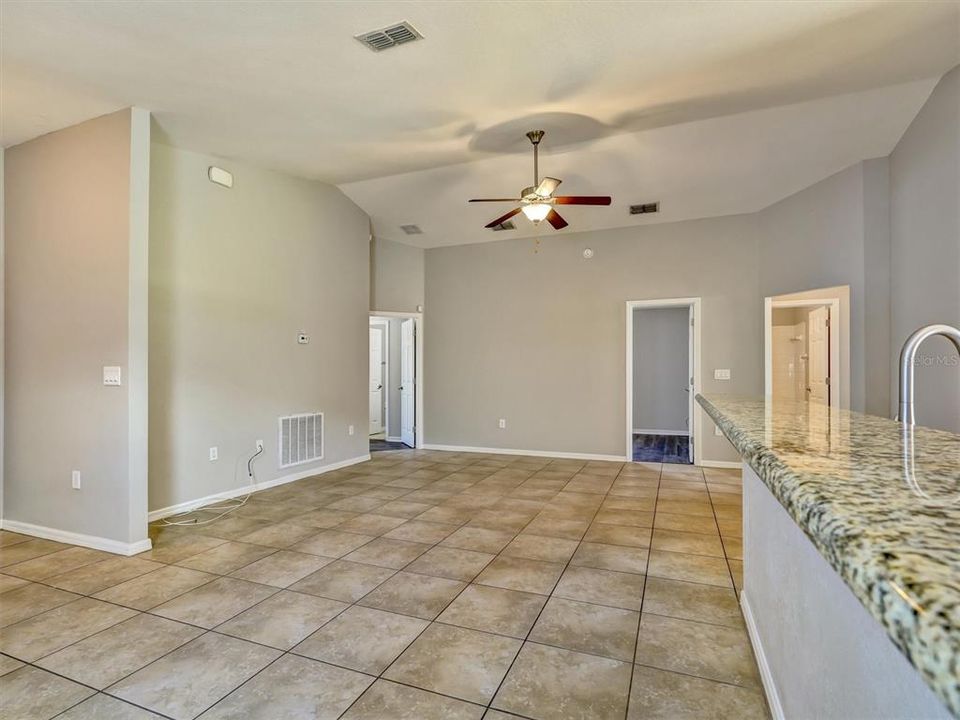 For Rent: $1,950 (4 beds, 2 baths, 1600 Square Feet)