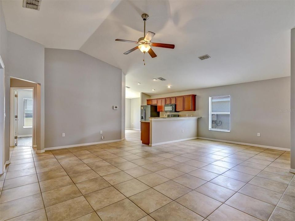 For Rent: $1,950 (4 beds, 2 baths, 1600 Square Feet)