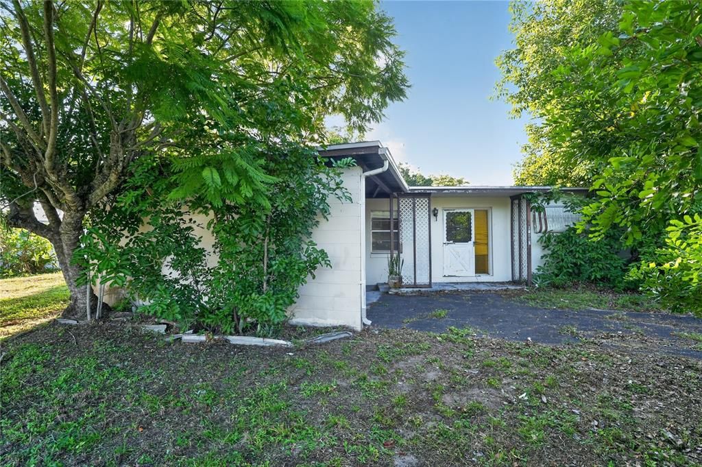 For Sale: $119,000 (2 beds, 2 baths, 1272 Square Feet)