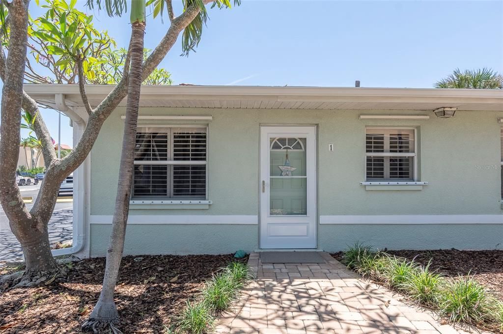 For Rent: $1,749 (1 beds, 1 baths, 573 Square Feet)