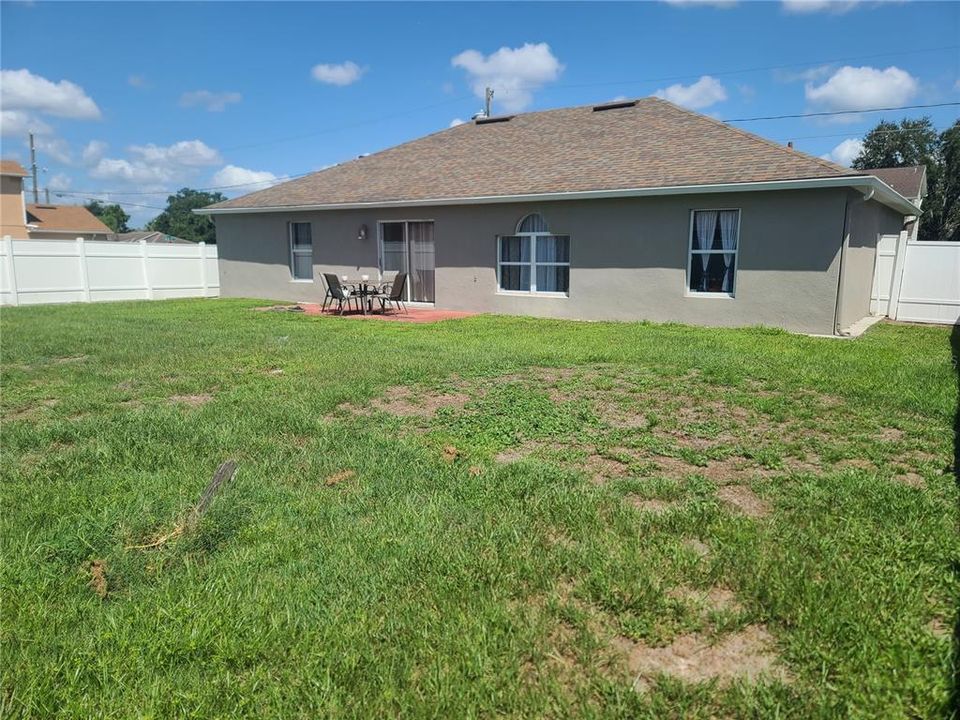 For Sale: $295,999 (3 beds, 2 baths, 1600 Square Feet)