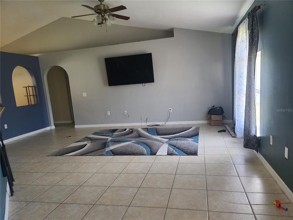 For Sale: $295,999 (3 beds, 2 baths, 1600 Square Feet)