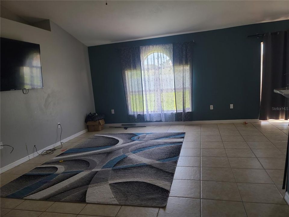 For Sale: $295,999 (3 beds, 2 baths, 1600 Square Feet)