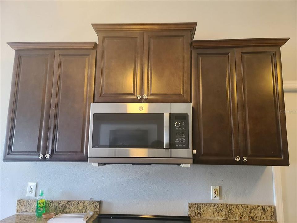 For Sale: $295,999 (3 beds, 2 baths, 1600 Square Feet)