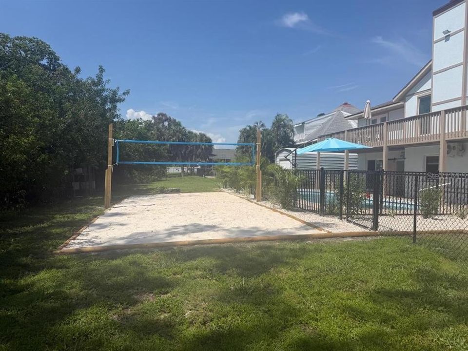 For Sale: $920,000 (5 beds, 3 baths, 4350 Square Feet)