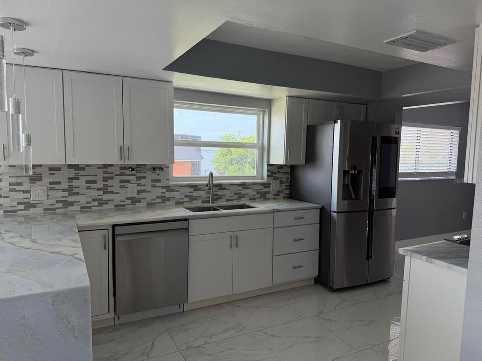 For Sale: $920,000 (5 beds, 3 baths, 4350 Square Feet)