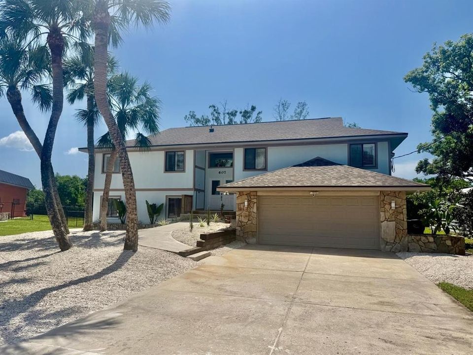 For Sale: $920,000 (5 beds, 3 baths, 4350 Square Feet)