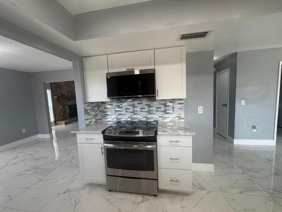 For Sale: $920,000 (5 beds, 3 baths, 4350 Square Feet)
