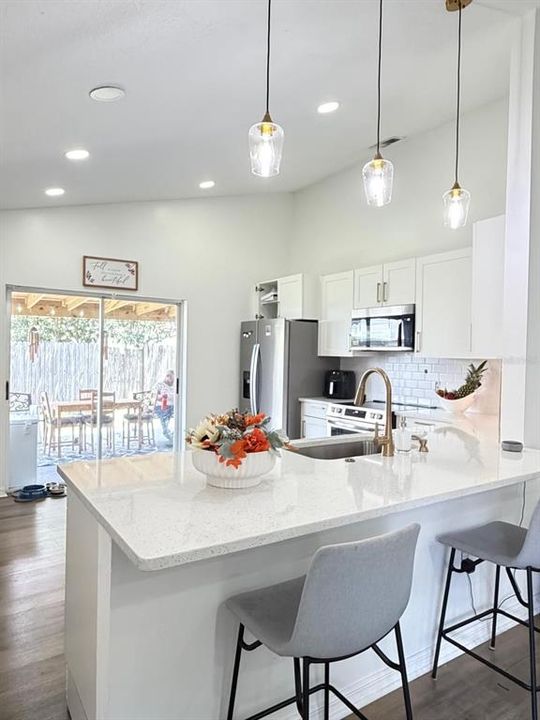For Sale: $375,000 (3 beds, 2 baths, 1272 Square Feet)