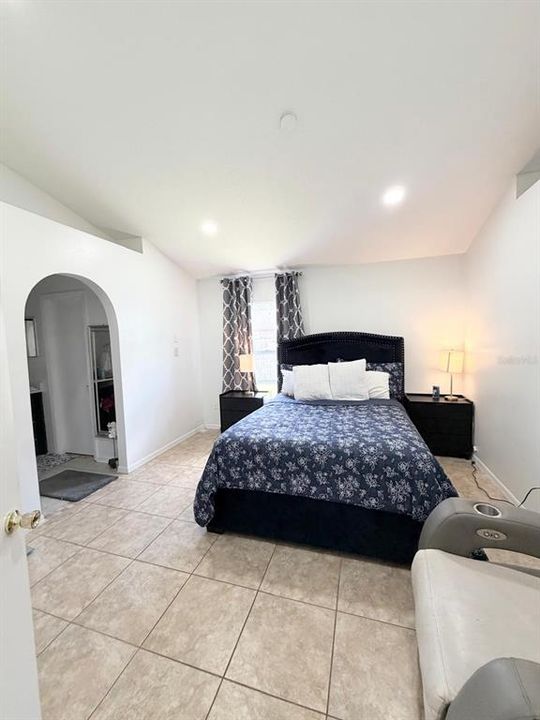 For Sale: $375,000 (3 beds, 2 baths, 1272 Square Feet)
