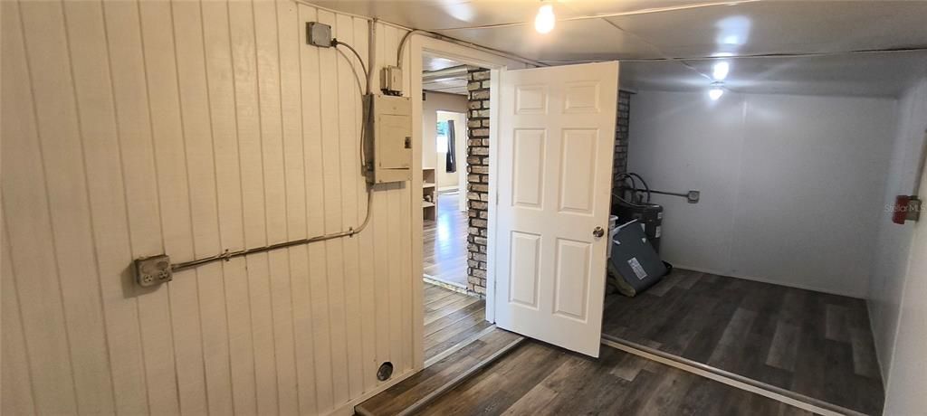 For Sale: $158,500 (0 beds, 0 baths, 1195 Square Feet)