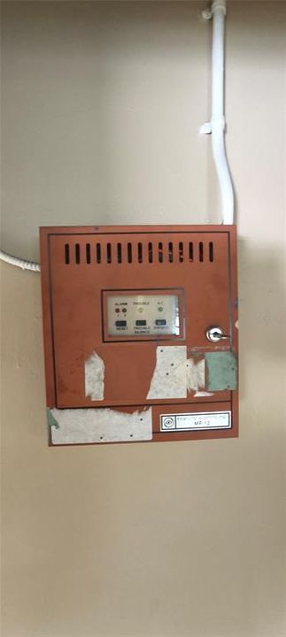 For Sale: $158,500 (0 beds, 0 baths, 1195 Square Feet)