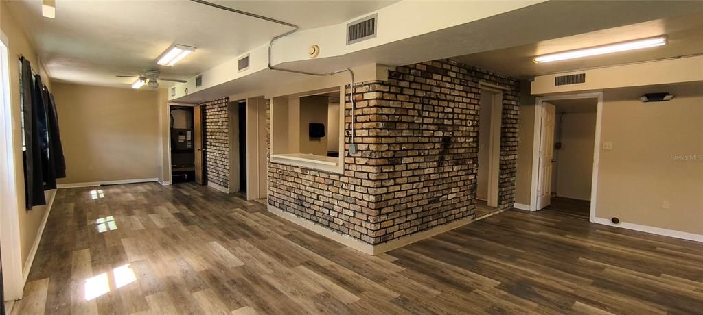 For Sale: $158,500 (0 beds, 0 baths, 1195 Square Feet)