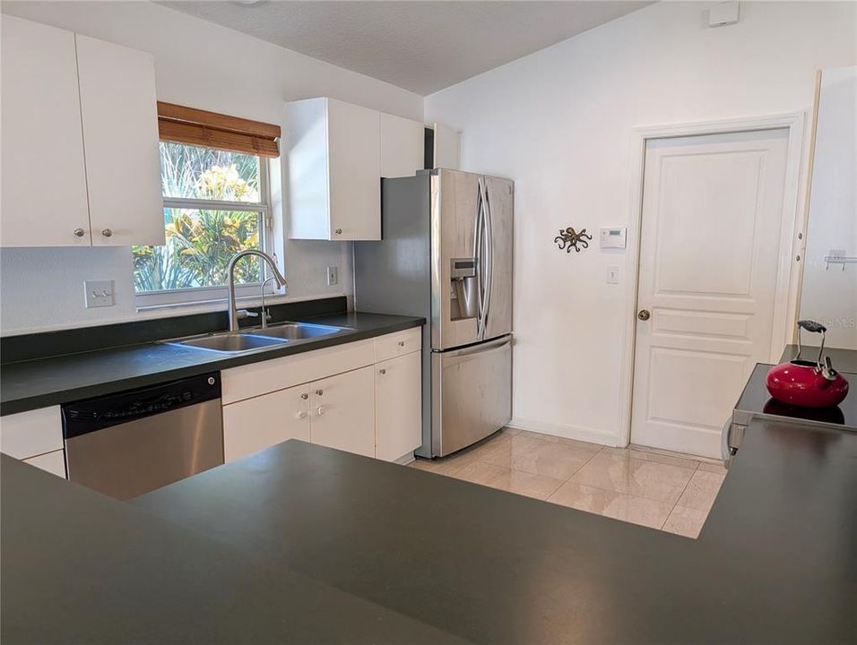 For Sale: $445,000 (3 beds, 2 baths, 1423 Square Feet)