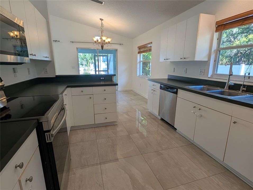 For Sale: $445,000 (3 beds, 2 baths, 1423 Square Feet)