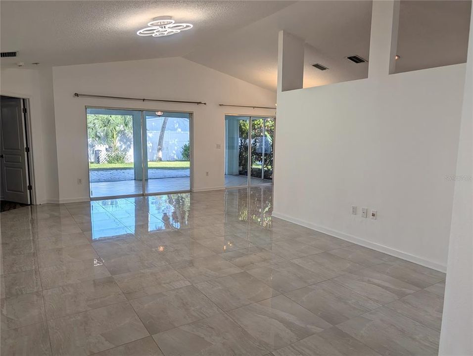 For Sale: $445,000 (3 beds, 2 baths, 1423 Square Feet)