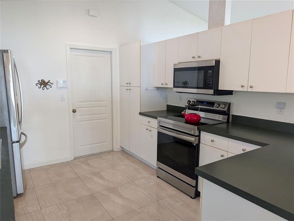 For Sale: $445,000 (3 beds, 2 baths, 1423 Square Feet)