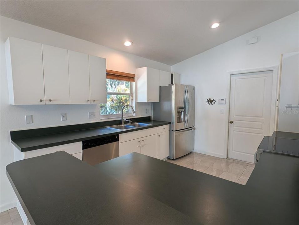 For Sale: $445,000 (3 beds, 2 baths, 1423 Square Feet)
