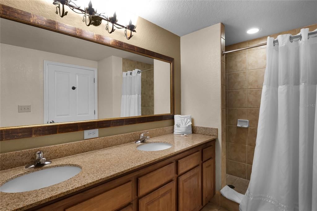 For Sale: $199,000 (3 beds, 2 baths, 1200 Square Feet)