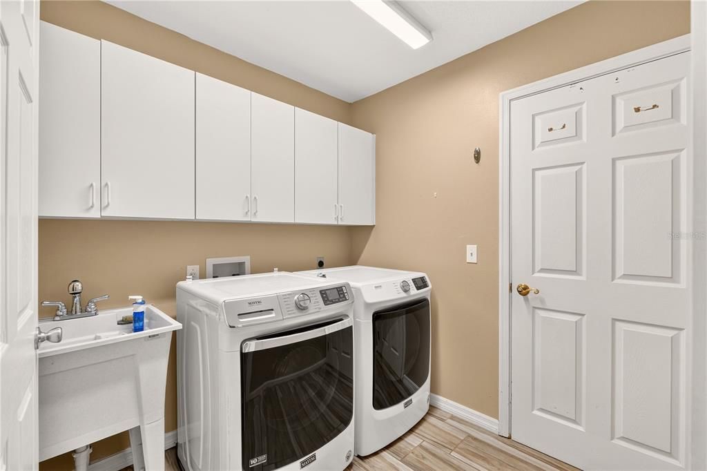 For Sale: $340,000 (3 beds, 2 baths, 1839 Square Feet)