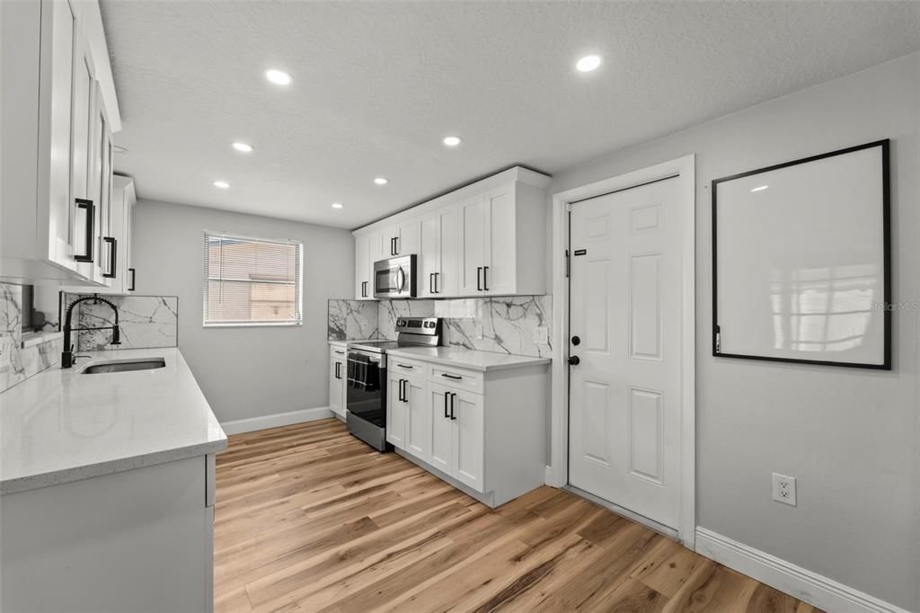 For Rent: $1,895 (3 beds, 2 baths, 1210 Square Feet)