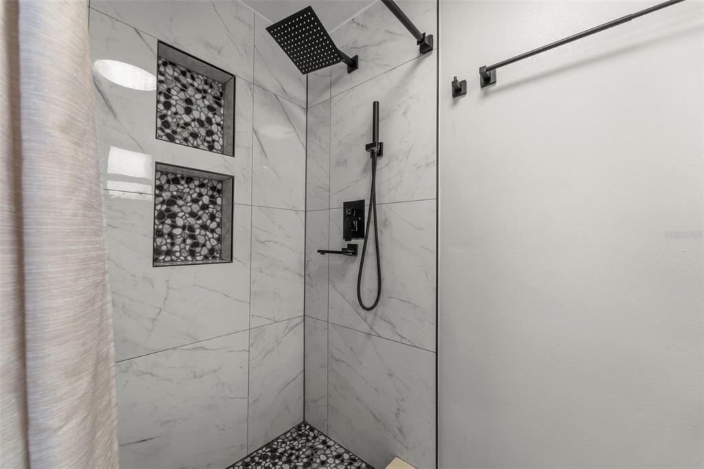For Rent: $1,895 (3 beds, 2 baths, 1210 Square Feet)