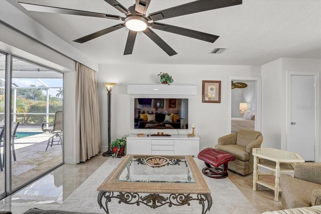 For Sale: $460,000 (2 beds, 2 baths, 1544 Square Feet)